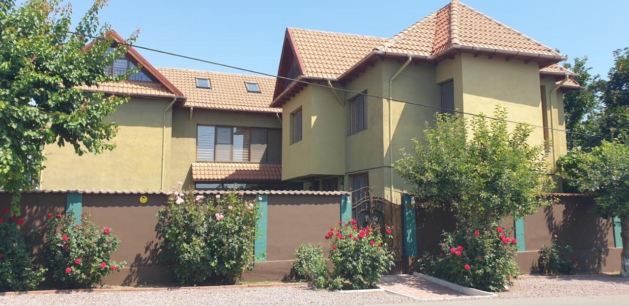 Villa Mugur دووا مايْ المظهر الخارجي الصورة