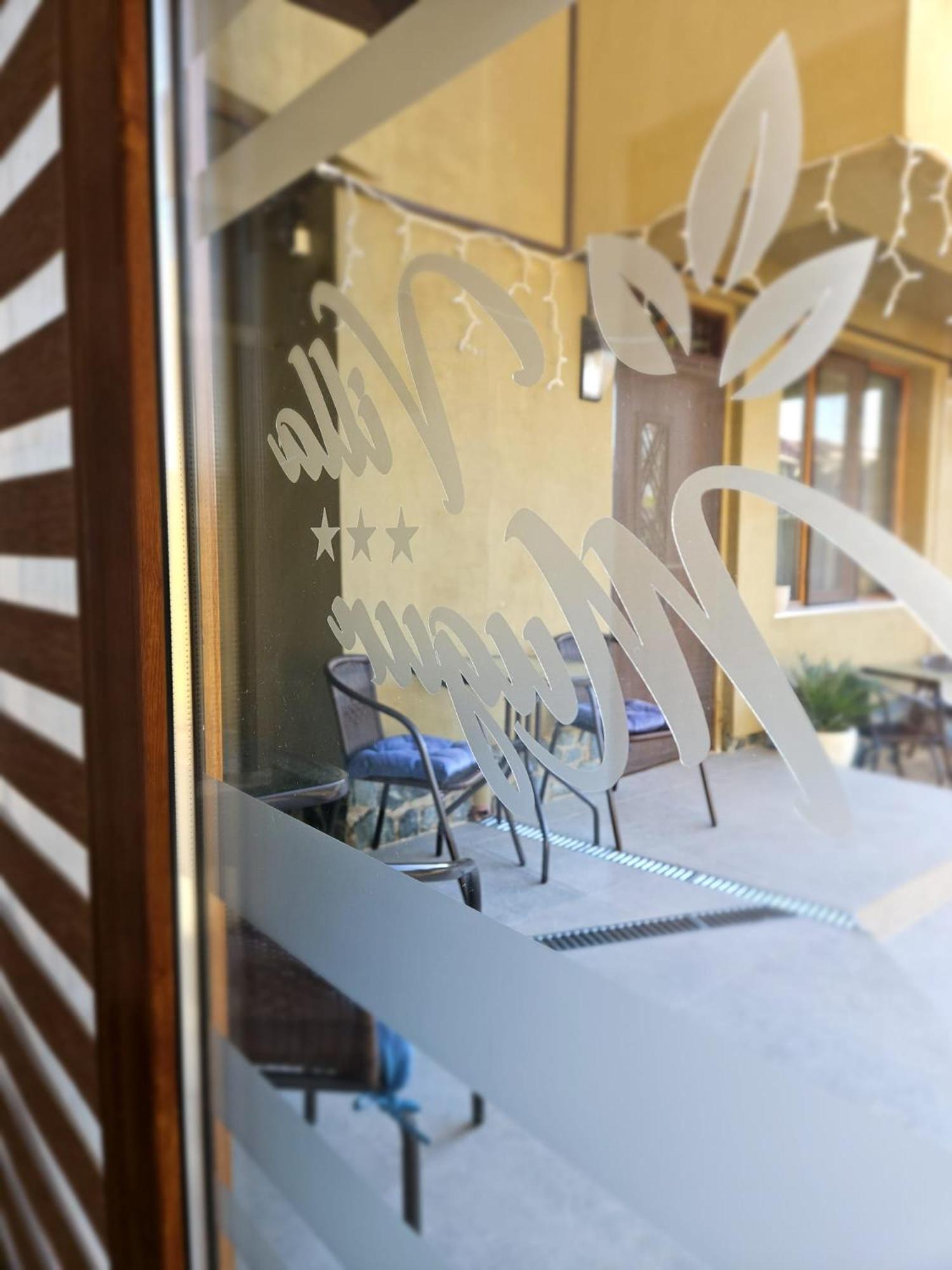 Villa Mugur دووا مايْ المظهر الخارجي الصورة